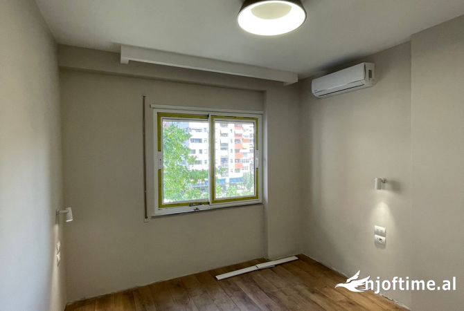 Shtepi ne shitje Apartament ne Tirane, 2+1, Mobilimi Bosh, pa mobiluar, Pagesa 250,000  Euro.