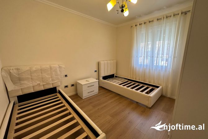 Shtepi ne shitje Apartament ne Tirane, 3+1, Mobilimi E mobiluar, Pagesa 285,000  Euro.