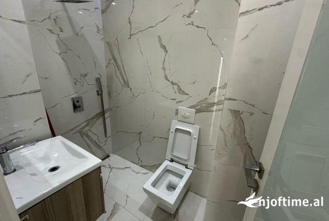 Shtepi me qera Apartament ne Tirane, 2+1, Mobilimi E mobiluar, Pagesa 700  Euro.