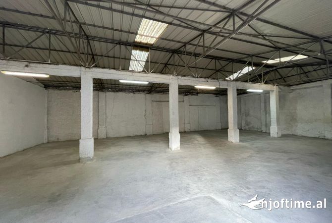 Ambient biznesi me qera 4+1 ne Tirane - 1,300 Euro