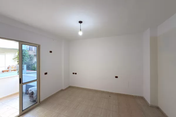 Shtepi ne shitje Apartament ne Tirane, 3+1, Mobilimi Bosh, pa mobiluar, Pagesa 175,000  Euro.