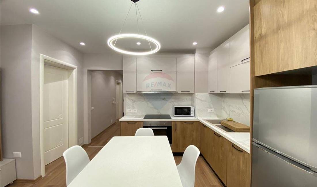 Shtepi ne shitje Apartament ne Tirane, 2+1, Mobilimi E mobiluar, Pagesa 180,000  Euro.