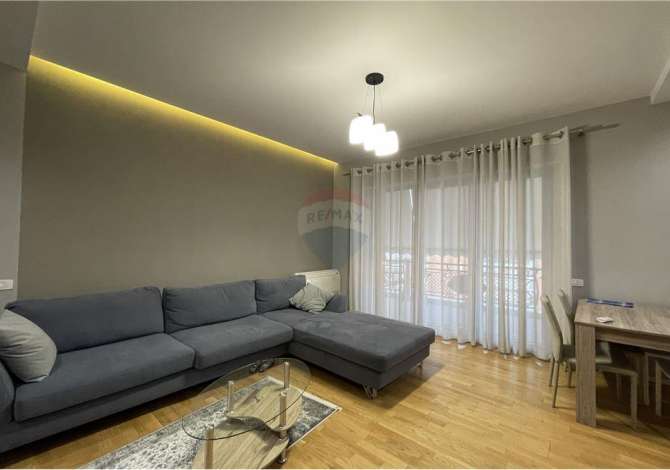 Shtepi me qera 2+1 ne Tirane - 1,000 Euro