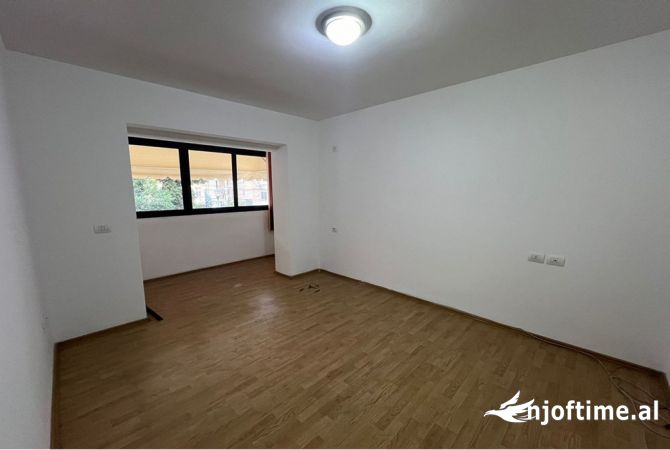 Ambient biznesi me qera 3+1 ne Tirane - 850 Euro