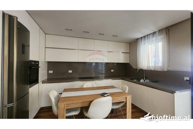 Shtepi me qera 2+1 ne Tirane - 1,100 Euro