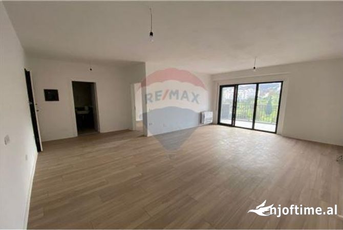 Ambient biznesi me qera 3+1 ne Tirane - 600 Euro
