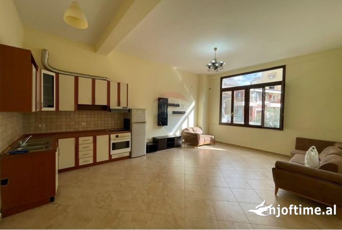 Ambient biznesi me qera 3+1 ne Tirane - 600 Euro