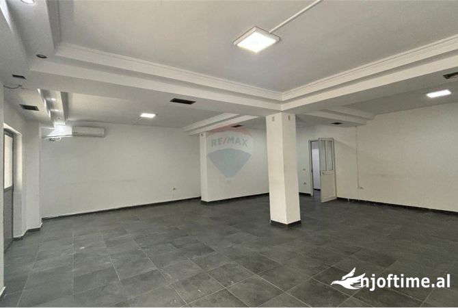 Ambient biznesi me qera 3+1 ne Tirane - 1,500 Euro