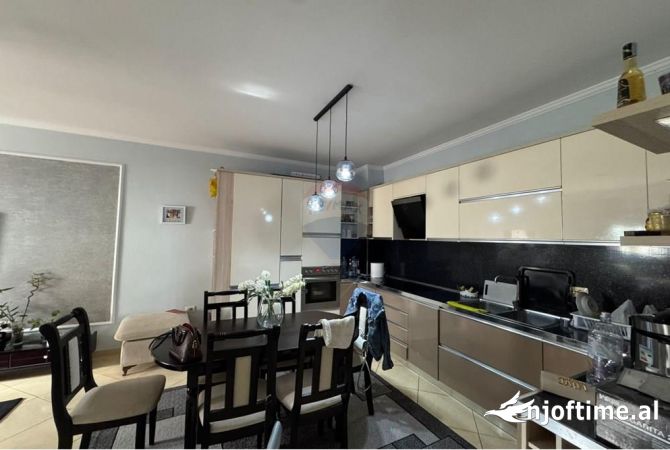 Shtepi me qera 2+1 ne Tirane - 52,000 Leke