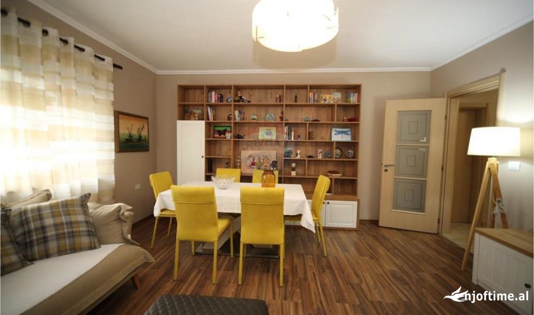 Shtepi me qera Apartament ne Tirane, 2+1, Mobilimi E mobiluar, Pagesa 700  Euro.