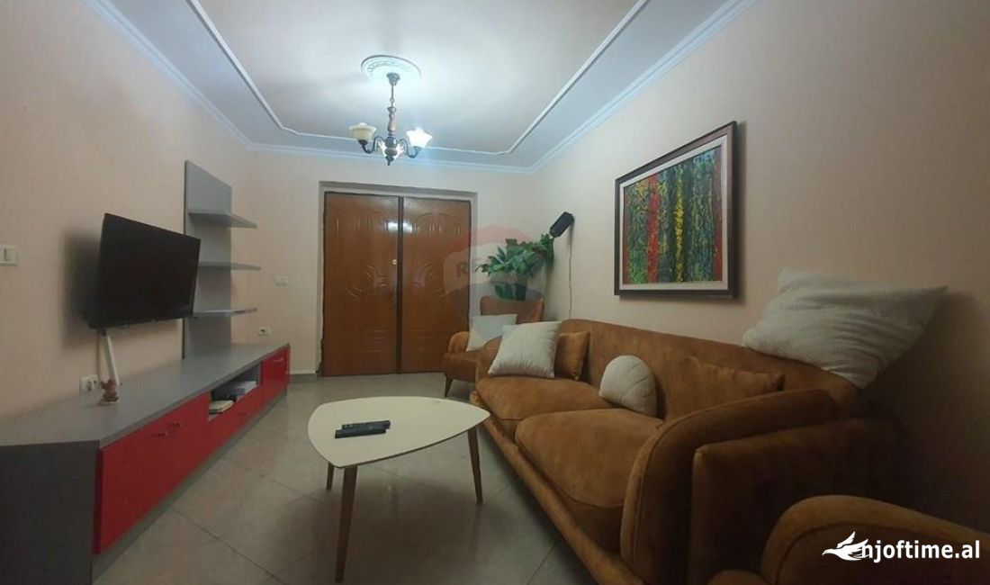 Shtepi me qera Apartament ne Tirane, 2+1, Mobilimi E mobiluar, Pagesa 600  Euro.