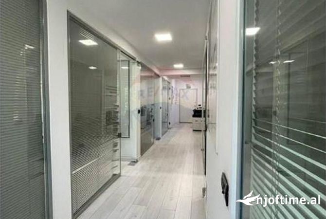 Ambient biznesi me qera 3+1 ne Tirane - 1,350 Euro