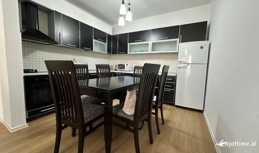 Shtepi me qera Apartament ne Tirane, 2+1, Mobilimi E mobiluar, Pagesa 800  Euro.