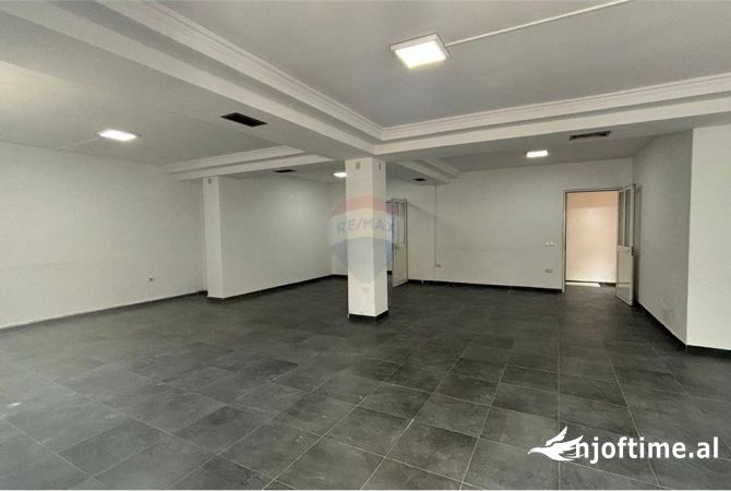 Ambient biznesi me qera 3+1 ne Tirane - 1,200 Euro