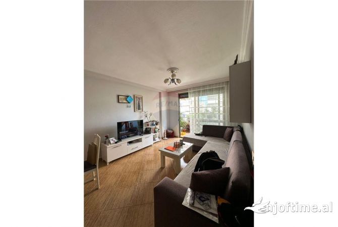 Shtepi me qera 2+1 ne Tirane - 700 Euro