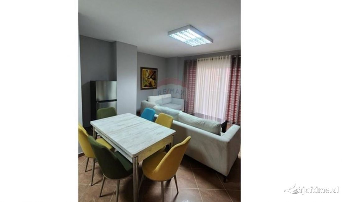 Shtepi me qera Apartament ne Tirane, 2+1, Mobilimi E mobiluar, Pagesa 500  Euro.
