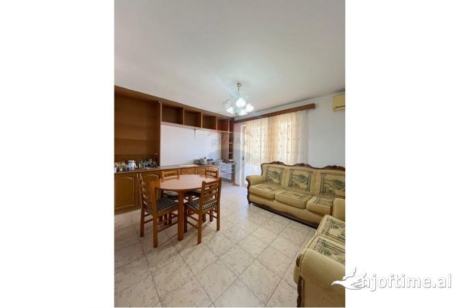 Shtepi me qera 2+1 ne Tirane - 400 Euro