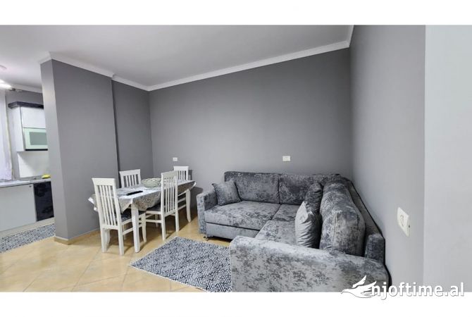 Shtepi me qera 2+1 ne Tirane - 650 Euro