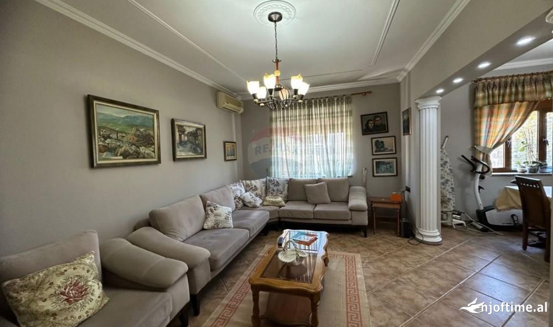 Shtepi me qera Apartament ne Tirane, 2+1, Mobilimi E mobiluar, Pagesa 500  Euro.