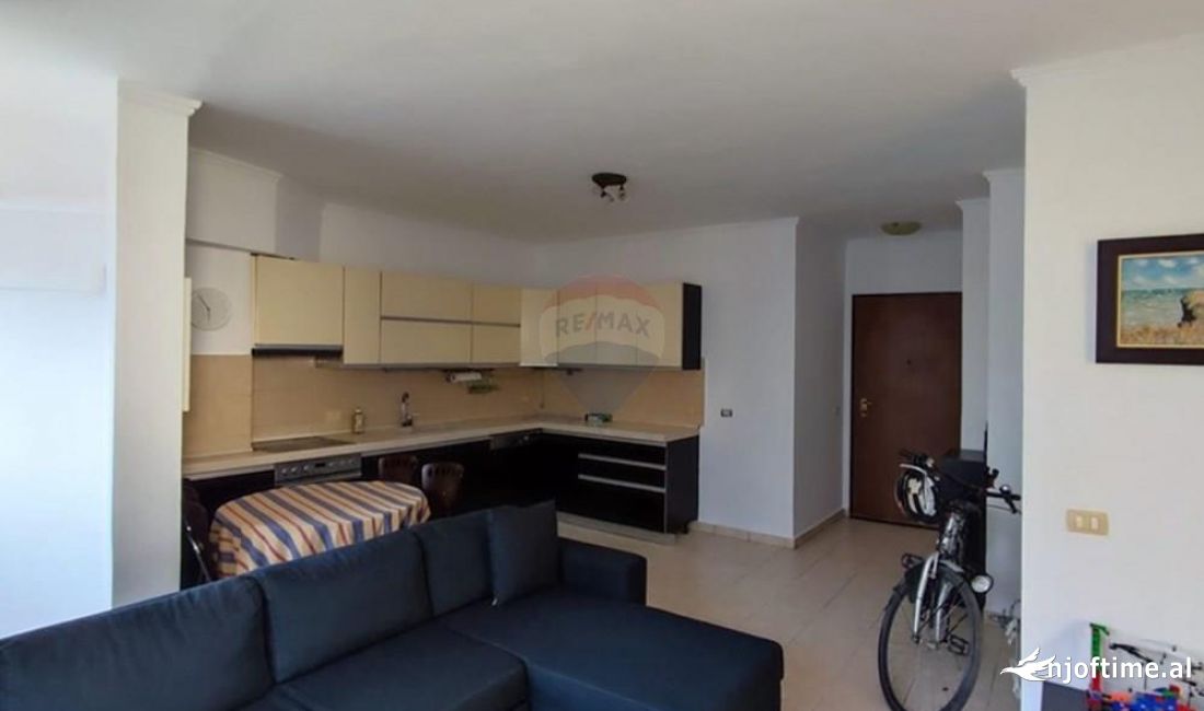 Shtepi ne shitje Apartament ne Tirane, 2+1, Mobilimi E mobiluar, Pagesa 166,000  Euro.