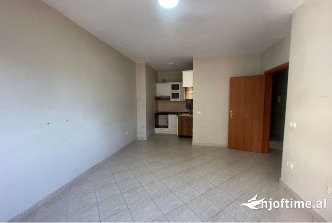 Ambient biznesi me qera 3+1 ne Tirane - 400 Euro