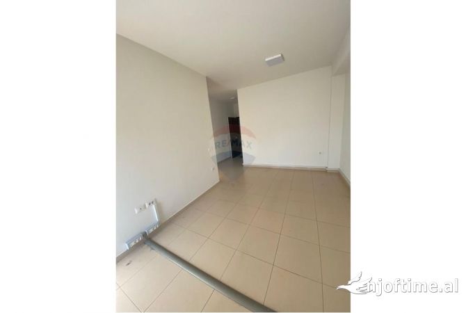 Ambient biznesi me qera 3+1 ne Tirane - 900 Euro