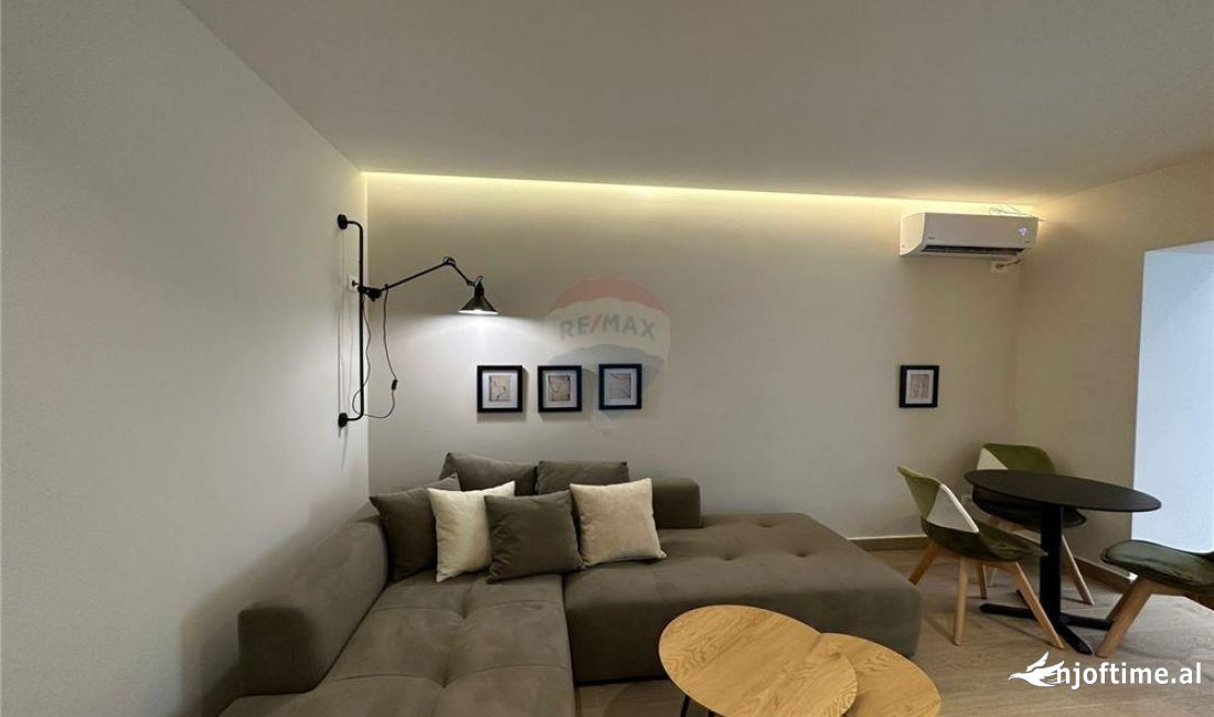 Shtepi me qera Apartament ne Tirane, 1+1, Mobilimi E mobiluar, Pagesa 550  Euro.