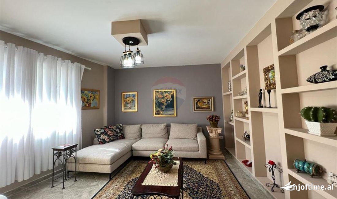 Shtepi ne shitje Apartament ne Tirane, 2+1, Mobilimi E mobiluar, Pagesa 175,000  Euro.
