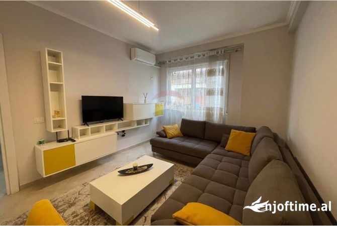 Shtepi me qera 2+1 ne Tirane - 700 Euro
