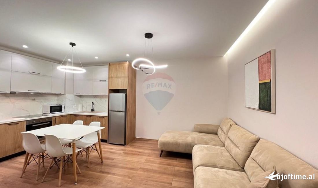 Shtepi ne shitje Apartament ne Tirane, 2+1, Mobilimi E mobiluar, Pagesa 180,000  Euro.