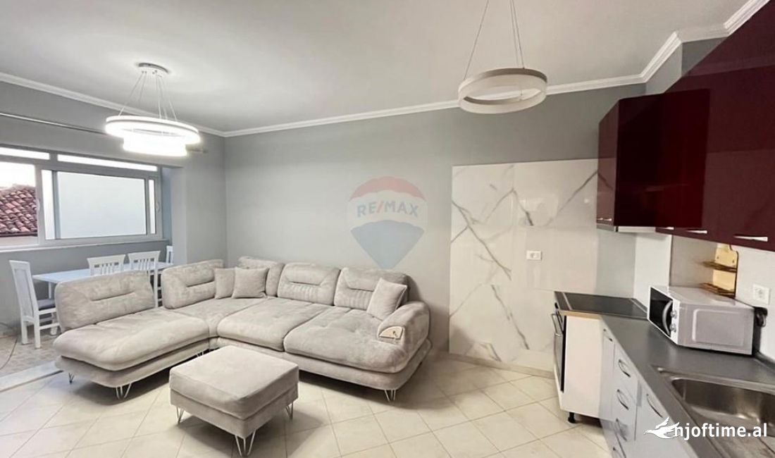 Shtepi me qera Apartament ne Tirane, 2+1, Mobilimi E mobiluar, Pagesa 650  Euro.