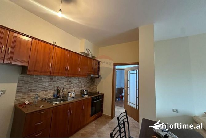 Ambient biznesi me qera 3+1 ne Tirane - 500 Euro