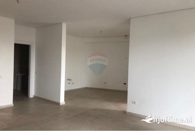 Ambient biznesi me qera 3+1 ne Tirane - 400 Euro