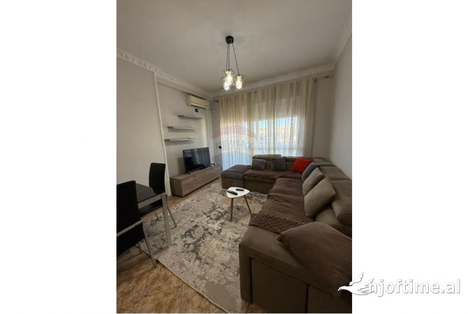 Shtepi me qera 2+1 ne Tirane - 650 Euro