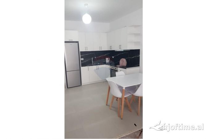 Shtepi me qera 2+1 ne Tirane - 650 Euro