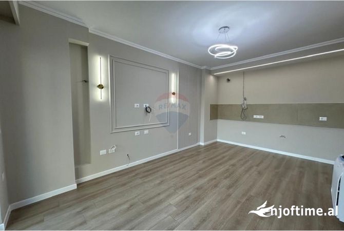 Ambient biznesi me qera 3+1 ne Tirane - 1,000 Euro