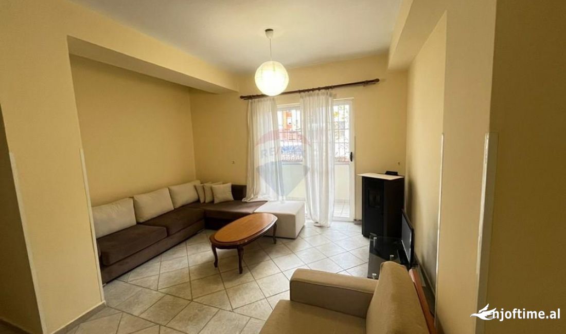 Shtepi me qera Apartament ne Tirane, 2+1, Mobilimi E mobiluar, Pagesa 550  Euro.