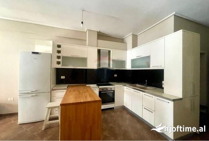 APARTAMENT 2+1 PER QIRA TEK PALLATET E VERDHA, KTHESA E KAMZES