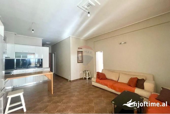 *APARTAMENT 2+1 PER QERA -PALLATET E VERDHA*