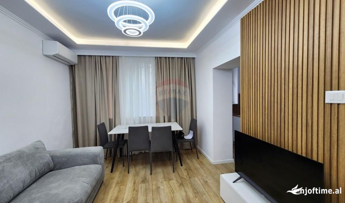 Shtepi me qera Apartament ne Tirane, 2+1, Mobilimi Pjeserisht e mobiluar, Pagesa 750  Euro.