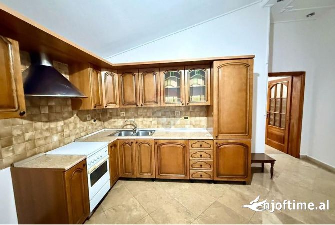 Shtepi me qera 2+1 ne Tirane - 580 Euro