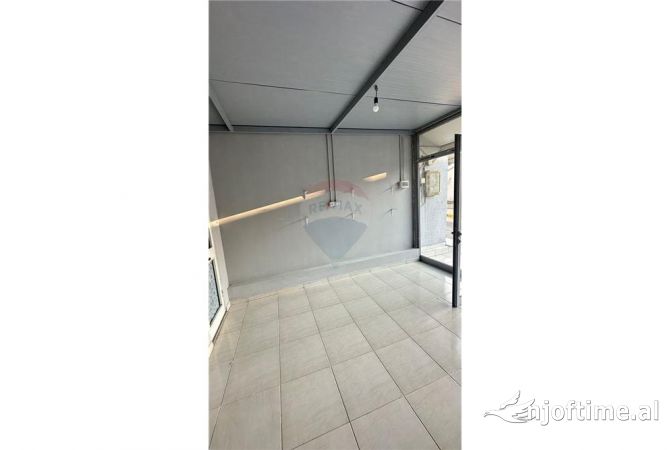 Ambient biznesi me qera 1+1 ne Tirane - 28,000 Leke