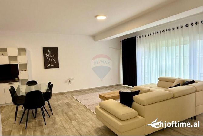 Shtepi me qera 3+1 ne Tirane - 1,200 Euro