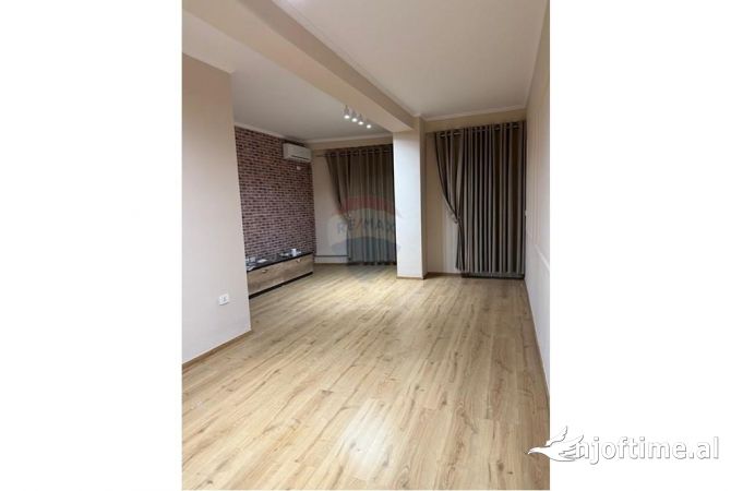Ambient biznesi me qera 3+1 ne Tirane - 750 Euro