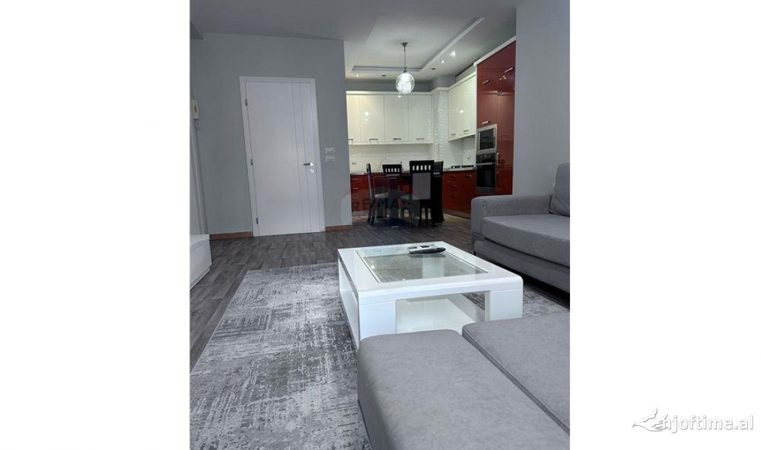 Shtepi me qera Apartament ne Tirane, 3+1, Mobilimi E mobiluar, Pagesa 650  Euro.