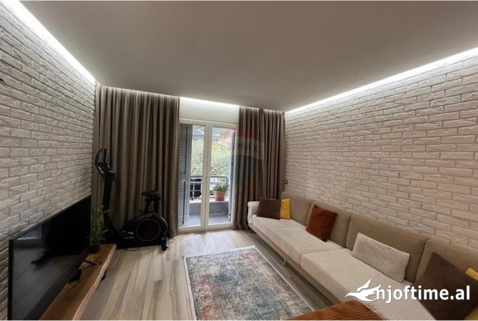 Shtepi me qera 2+1 ne Tirane - 750 Euro