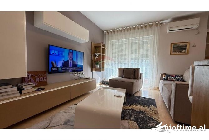 Shtepi me qera 2+1 ne Tirane - 700 Euro