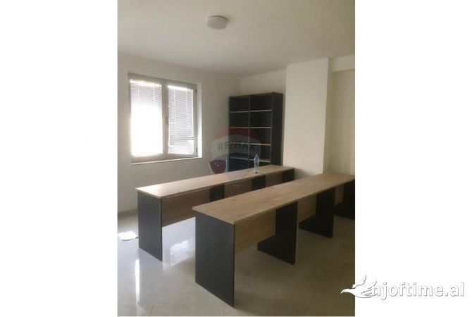 Ambient biznesi me qera 3+1 ne Tirane - 1,300 Euro