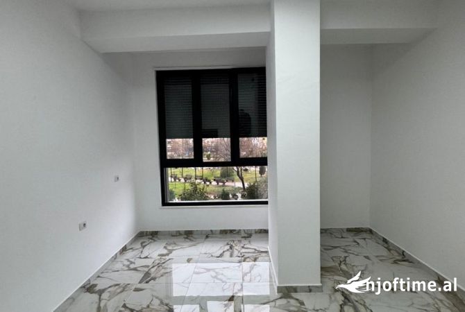 Ambient biznesi me qera 3+1 ne Tirane - 60,000 Leke