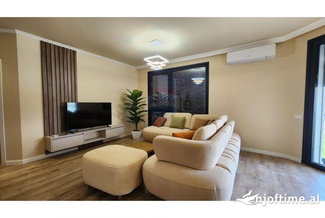 Shtepi me qera 2+1 ne Tirane - 1,300 Euro